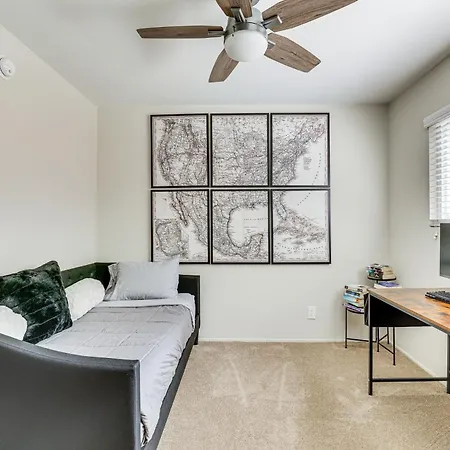 Sunny Oceanside Home With Patio, 5 Mi To Downtown!